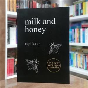 کتاب milk and honey اثر Rupi Kaur انتشارات معیار اندیشه