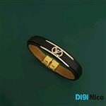 دستبند چرمی طرح لویی ویتون با پلاک طلا 18 عیار کد DN-B0105