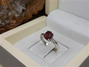 انگشتر زنانه عقیق یمنی سرخ خطی کد 714