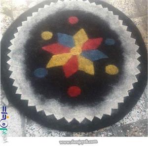 فرش نمدی گرد با زمینه مشکی