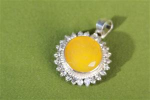 گردن آویز نقره عقیق زرد + حرز امام جواد علیه السلام روی پوست آهو کد57