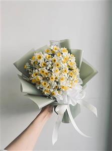 دسته گل نرگس و ژیپسوفیلا