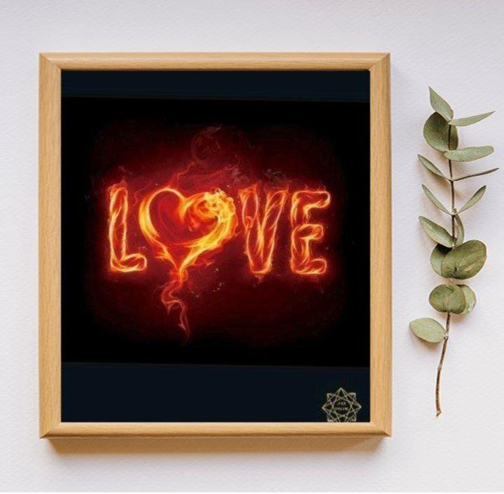 کاغذ دیواری لاو LOVE ✅