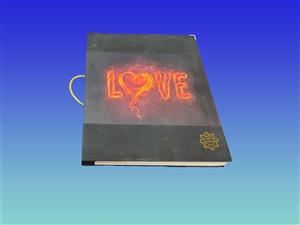 کاغذ دیواری لاو LOVE ✅