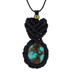 گردنبند فیروزه نیشابوری شجری سبز رضوی معدنی درشت با نقش و نگار زیبا رنگ صد درصد طبیعی بافت مکرومه وزن 1.71 گرم