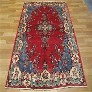 فرش دستباف همدان شهرباف طرح لچک و ترنج سایز قالیچه رنگ زمینه لاکی رنگ حاشیه سبز کد ۳۹۱۷۹