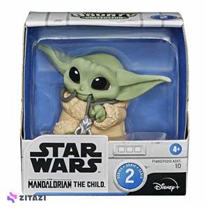 عروسک بیبی یودا هاسبرو مدل Star Wars The Child Stance With The Mandalorian Necklace