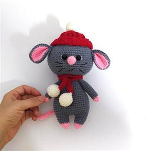 عروسک دست‌بافت موش سرمایی