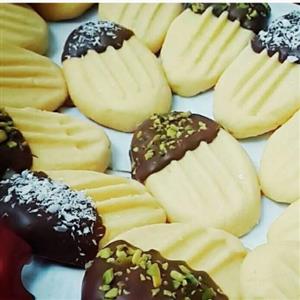 شیرینی کاسترد خانگی طرح چنگالی