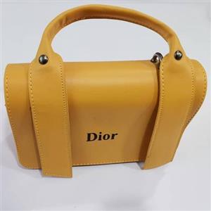 کیف پاسپورتی دیور ، رنگ بندی مشکی - خردلی - صورتی - طوسی - سفید