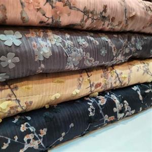 حریر گل شکوفه ای گل برجسته\nعرض 150\nدر 4 رنگ\nمانتویی،شومیز،لباس مجلسی،خرجکار