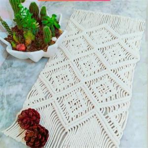 رومیزی دستبافت مکرومه رنگ شیری سایز 25×60 طرح لوزی