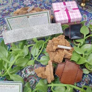 حرز امام جواد(ع)+نماز نیابتی حرز+کیف گردنبند+بازوبندچرم‌+کارت پرسی دستورنماز حرز