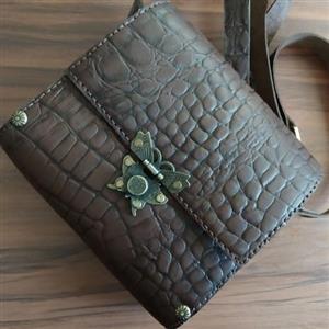 کیف دوشی چرمی با طبله چوبی