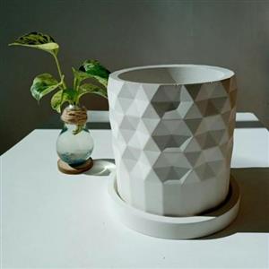 گلدان طرحدار  همراه با زیرگلدانی بتنی شماره 4