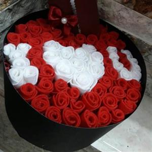 باکس گل گرد در دار همراه با کارت تبریک