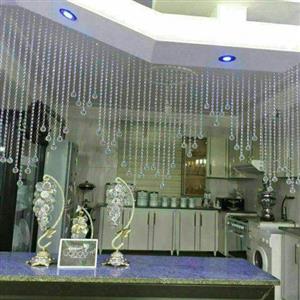 پرده کریستالی با دانه های درجه یک و شفاف  ذکرشده برای یک مترمربع از پرده میباشد