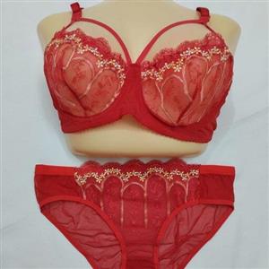 ست شورت و سوتین لطیف گیپورسایز85 و 80 مارک غزل و ژینا طرح فنردار