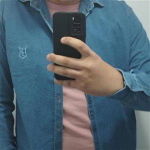 پیراهن مردانه ،جنس عالی، رنگ آبی، دوخت تضمینی در چهار سایز  مختلف
