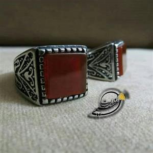 انگشتر مردانه استیل رنگ ثابت طرح نقره با سنگ عقیق