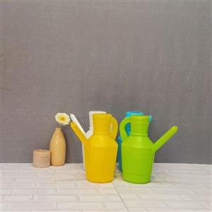 آفتابه کوچک پلاستیکی تهیه شده از موادنو باکیفیت و مقاوم در رنگبندی متفاوت