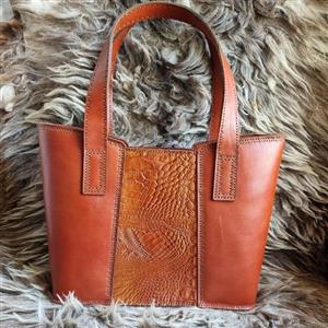 کیف چرم دستی و دوشی زنانه چرم طبیعی گاوی کاملا دستدوز