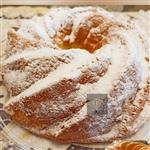 کیک بابوکا کیک سنتی کشور چک هست و بافت نرم و اسفنجی داره