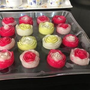 دیس ژله رولی طرح گل رز در رنگ های مختلف