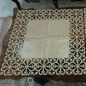 رومیزی مربع چرم اکلیلی سایز 60 مدل نیلوفر 