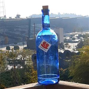 ⚘بطری و قرابه شیشه آبی خورشیدی⚘ طرح فرانسه با درب آب بند چوب پنبه و  حجم دو لیتر دست ساز و خیلی زیبا و کاربردی