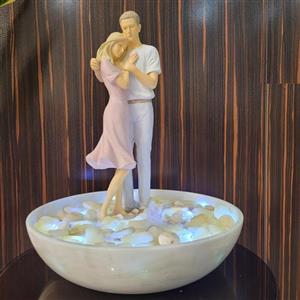 آبنما رومیزی خانگی سنگ مرمریت با مجسمه زوج عاشق