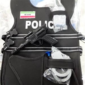 اسباب بازی سِت لباس ( جلیقه ی ) پلیسی، به همراه تفنگ و دستبند پلاستیکی
