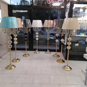 اباژور ایستاده اباژور کنار سالنی