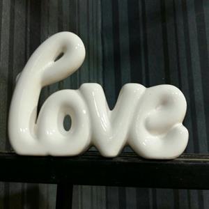 مجسمه لاو Love و هوم Home