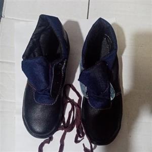 کفش کار نمره 45  با دوام چرم مصنوعی
