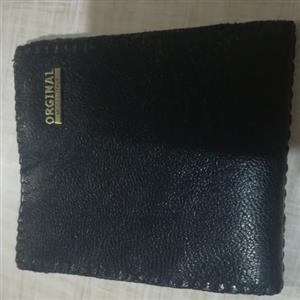 کیف مدارک چرمی، این کیف مناسب مدارک اتومبیل و جا کارتی است. از جنس چرم طبیعی و درجه یک.