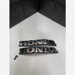 آرم باک / آرم بغل باک موتور سیکلت متن HONDA فلزی بسته دو عددی