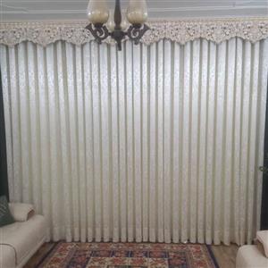 پرده پذیرایی پنجره4 متری شاین 12متر و مخمل شنل 2عدد