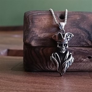 گردنبند دزد دریایی
