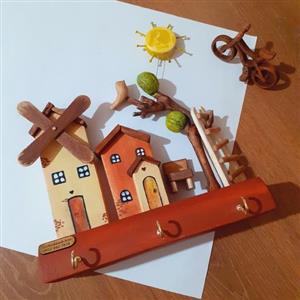 جاکلیدی دیواری طرح خانه و کاشانه چوبی و دستساز مناسب اویز لباس کیف و کلید