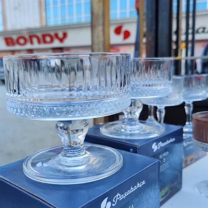 بستنی خوری