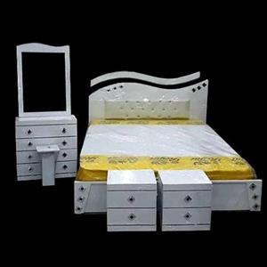 سرویس خواب دو نفره در رنگبندی( شامل تخت. دراور. اینه. دو عدد پاتختی و صندلی) و 