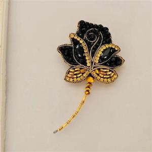 سنجاق سینه جواهردوزی گل رز مشکی