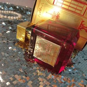 عطر باراکات رژ قرمز