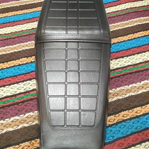صندلی / زین موتور سیکلت دوسال ضمانت پس از تولید برند R ONE ابر 800 گرم