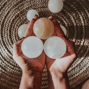 گوی ماساژ سنگ نمک قطر 6 سانت پک سه تایی( پرتقالی، لیمویی، سفید)