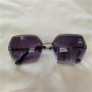 عینک آفتابی یو وی 400تحت لیسامس آلمان کار بسیار جذاب داری شناسنامه اصالت کالا 
