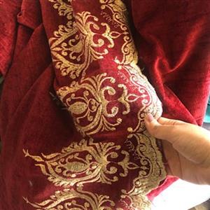 پرده مخمل حاشیه دار رنگ زرشکی