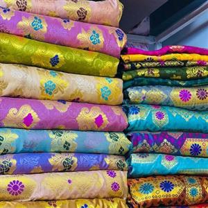 پارچه ژاکارد ابریشم بصورت متری بفروش می‌رسد