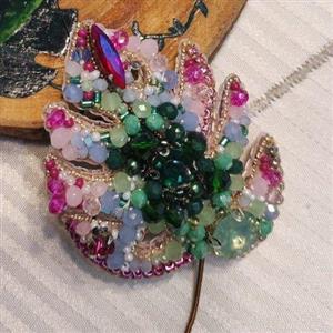 گل سینه جواهر دوزی
